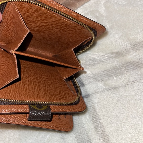 Louis Vuitton Compact Zip Bifold Wallet. Date Code CA0968 - Picture 7 of 10